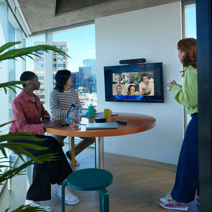 EAN 0198122178179 - Poly Studio R30 USB Video Bar and BT Remote with HP USB-C Dock G5 (ABB) sistema de video conferencia imagen 9