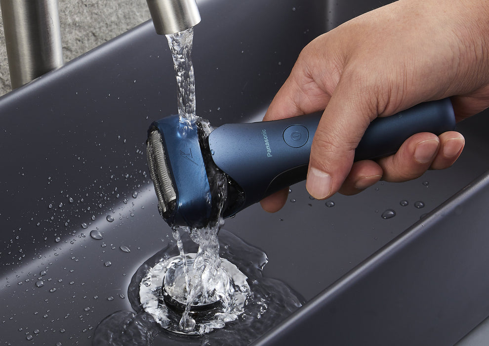 EAN 5025232950430 - Panasonic ES-LT4B Máquina de afeitar de láminas Recortadora Azul imagen 4