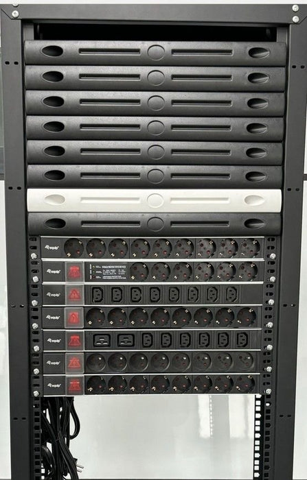 EAN 4015867241301 - Equip 333319 unidad de distribución de energía (PDU) 6 salidas AC 1U Negro imagen 6