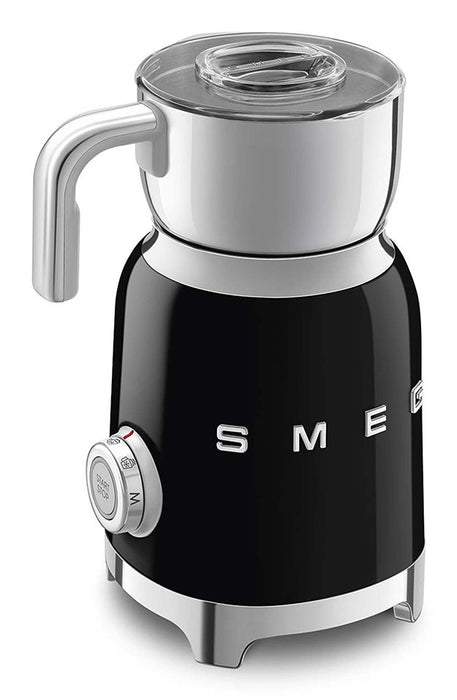 EAN 8017709316082 - Smeg MFF11BLEU espumador o calentador de leche Automático Negro imagen 3