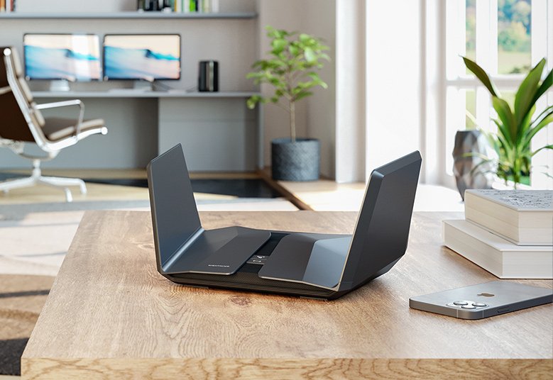 EAN 606449155594 - NETGEAR Nighthawk RAXE500 router inalámbrico Gigabit Ethernet Tribanda (2.4 GHz / 5 GHz / 6 GHz) Negro imagen 3