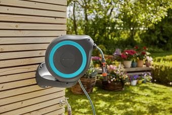 EAN 4078500051972 - Gardena 18610-20 carrete de manguera de jardín Carrete de pared Automático Gris, Turquesa imagen 3