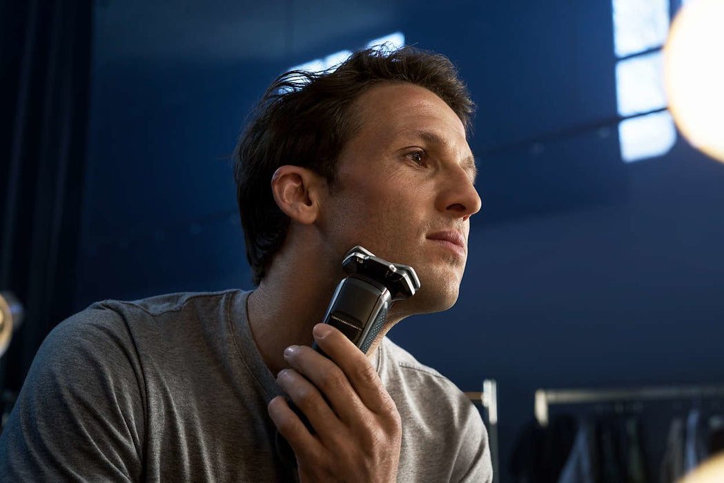 EAN 8720689007757 - Philips SHAVER Series 8000 S8697/35 afeitadora Máquina de afeitar de rotación Recortadora Cromo imagen 3