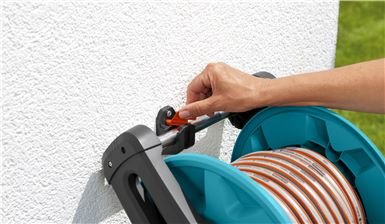 EAN 4078500800907 - Gardena 8009-20 carrete de manguera de jardín Carrete de pared Manual Negro, Verde imagen 6