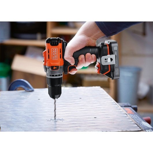EAN 5035048833513 - Black & Decker BCD383D2XK-QW taladro Naranja imagen 4