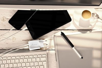 EAN 4260664872023 - MediaRange MRMA112 cargador de dispositivo móvil Smartphone Blanco Corriente alterna Carga rápida Interio imagen 3