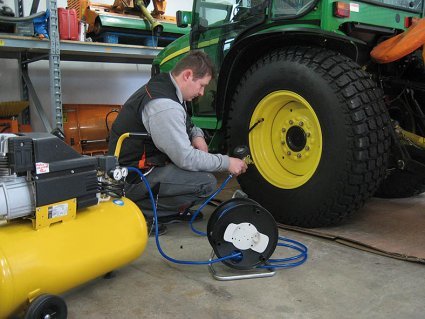 EAN 4007123001392 - Brennenstuhl 1127020 carrete de manguera de jardín Carrete de pie Manual Negro imagen 2