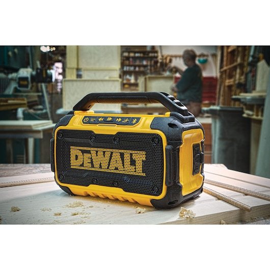 EAN 5035048643549 - DeWALT DCR011-XJ altavoz soundbar imagen 6