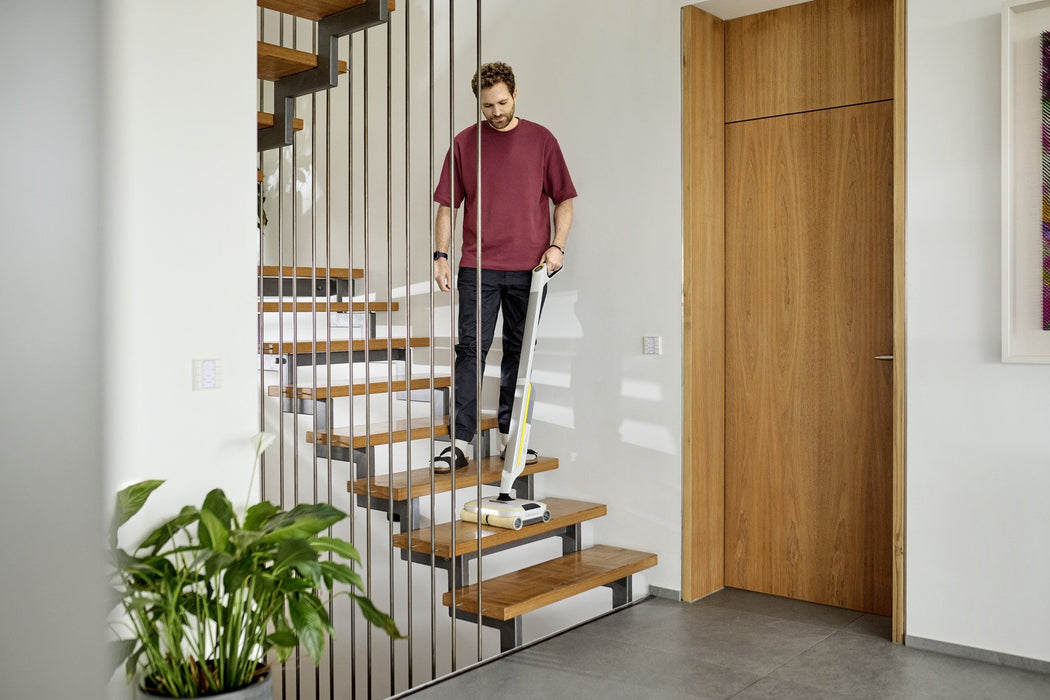 EAN 4066529000033 - Kärcher FC 8 Smart Signature Line Escoba eléctrica Batería Húmedo Sin bolsa Plata, Blanco, Amarillo 2,85  imagen 3