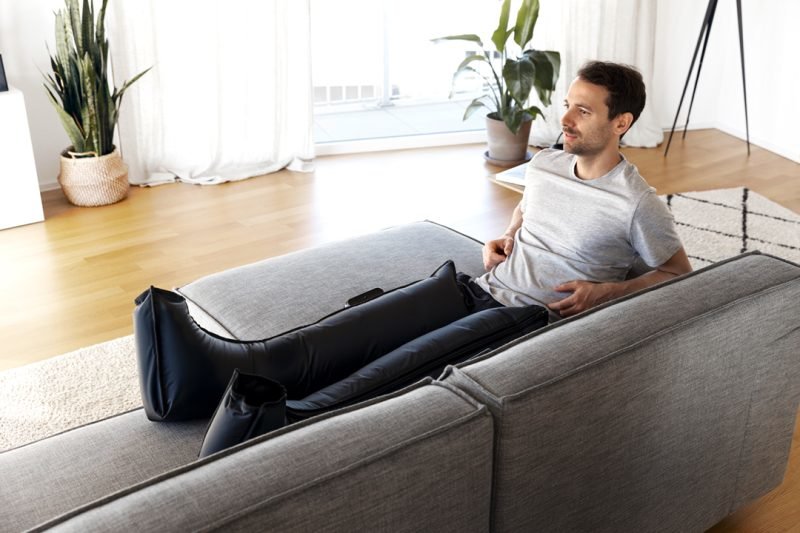 EAN 4260346276040 - Blackroll Compression Boots masajeador Piernas Negro imagen 4