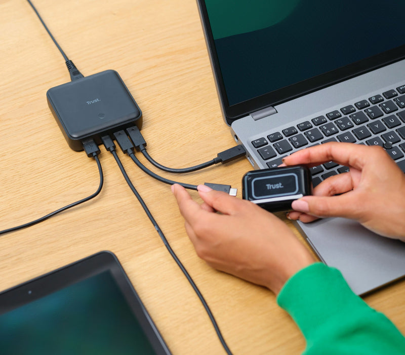 EAN 8713439252422 - Trust Maxo Universal Negro Corriente alterna Interior imagen 5