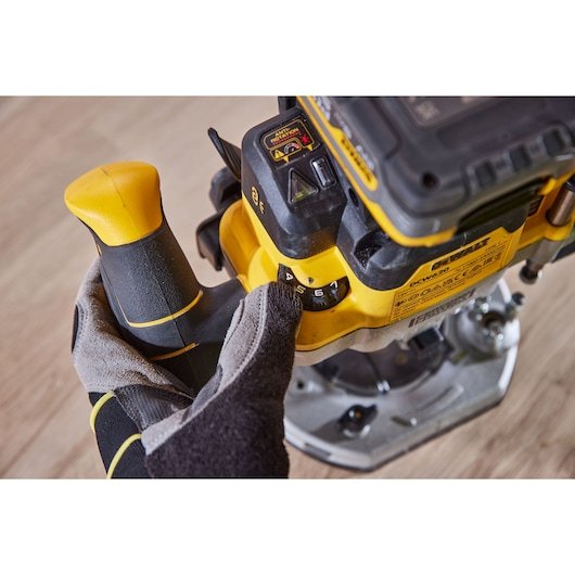 EAN 5035048810330 - DeWALT DCW620NT-XJ fresadora y desbastadora Negro, Amarillo 23000 RPM imagen 21