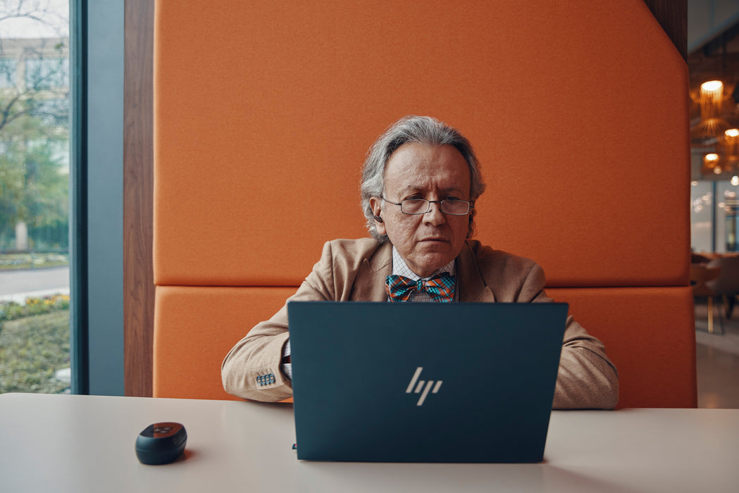 EAN 0017229179042 - Poly Voyager Free 60 UC M Carbon Black Earbuds +BT700 USB-A Adapter +Basic Charge Case Auriculares Inalám imagen 5