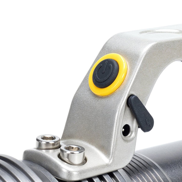 EAN 5901811409738 - Montis Aluminiowa ręczna latarka akumulatorowa LED MT154 Gris Linterna de mano imagen 7