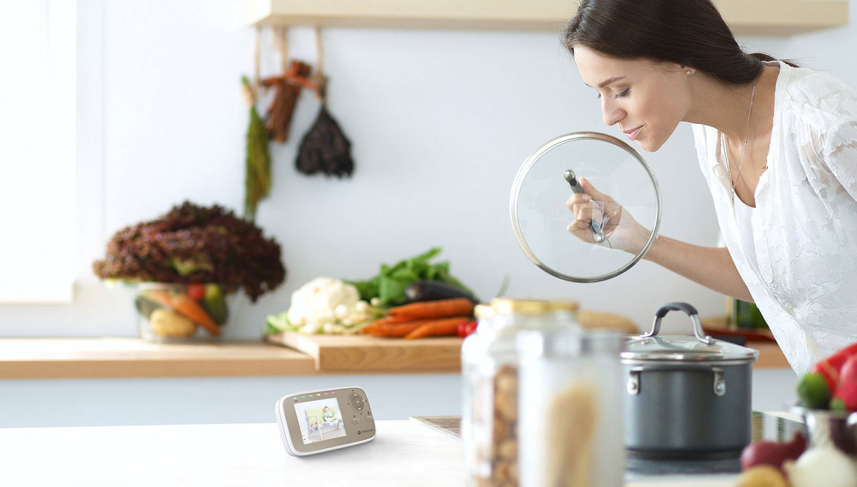 EAN 5055374710135 - Motorola VM483 video-monitor para bebés 300 m FHSS Oro, Blanco imagen 5