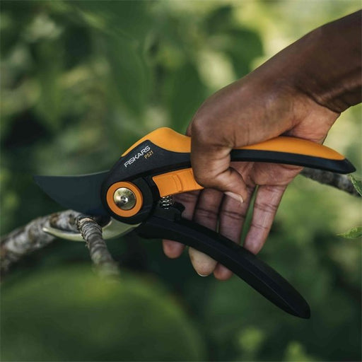 EAN 6411501111142 - Fiskars Plus P521 tijeras de podar Evitar Negro, Naranja imagen 2