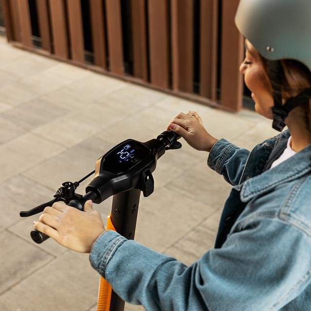 EAN 8435484071086 - Cecotec 07108 patinete eléctrico Negro, Amarillo 25 kmh 10 Ah imagen 11