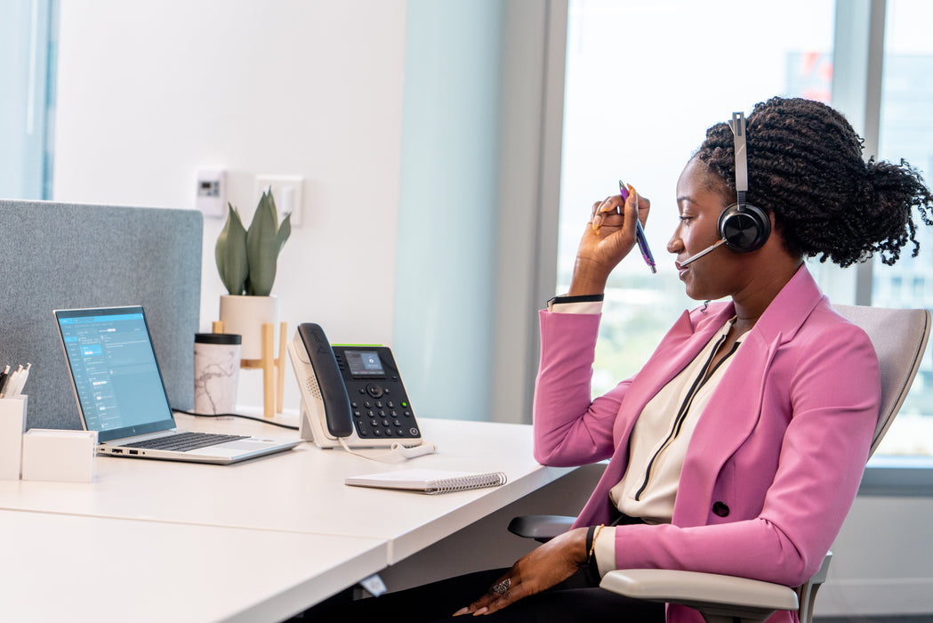 EAN 0197497341355 - Poly Edge E220 IP Phone and PoE-enabled teléfono IP Negro 4 líneas IPS imagen 2