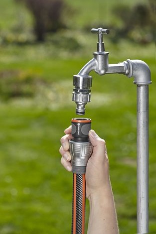 EAN 4078500031998 - Gardena 18256-50 accesorio para manguera Conector de manguera Metal Negro, Gris, Naranja 1 pieza(s) imagen 3