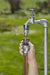 EAN 4078500031998 - Gardena 18256-50 accesorio para manguera Conector de manguera Metal Negro, Gris, Naranja 1 pieza(s) imagen 3