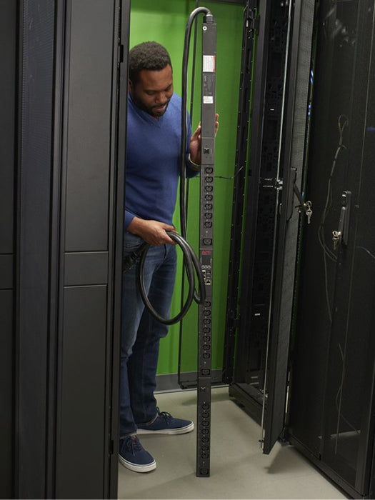 EAN 731304356295 - APC APDU9959EU3 unidad de distribución de energía (PDU) 24 salidas AC 0U Negro imagen 3