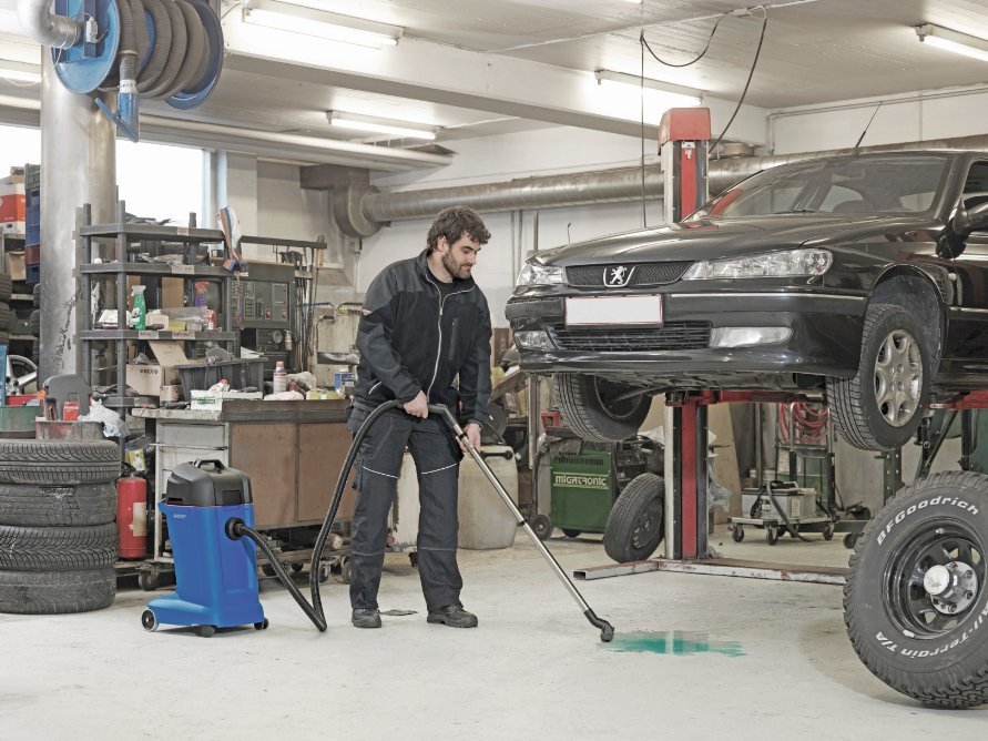 EAN 5711145123251 - Nilfisk MAXXI II 35 WD Negro, Azul 35 L 1350 W imagen 2