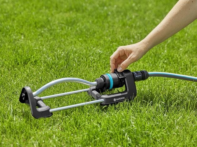 EAN 4078500057622 - Gardena 18920-20 rociador de agua Rociador de agua oscilante Negro, Plata imagen 4