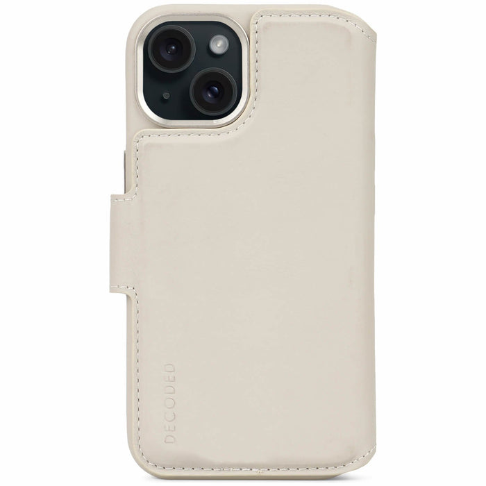 EAN 8720593010423 - Decoded D24IPO15DW5CY funda para teléfono móvil 15,5 cm (6.1") Funda cartera Beige imagen 1