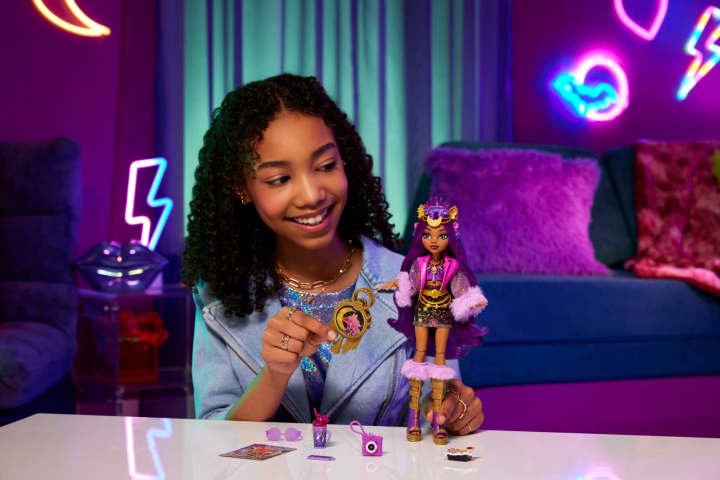 EAN 0194735230686 - Monster High Monster Fest Clawdeen Wolf imagen 2