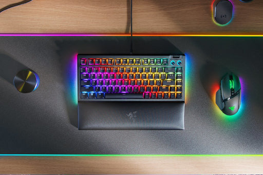 EAN 8886419349563 - Razer BlackWidow V4 teclado Juego USB QWERTY Inglés de EE. UU. Negro imagen 1
