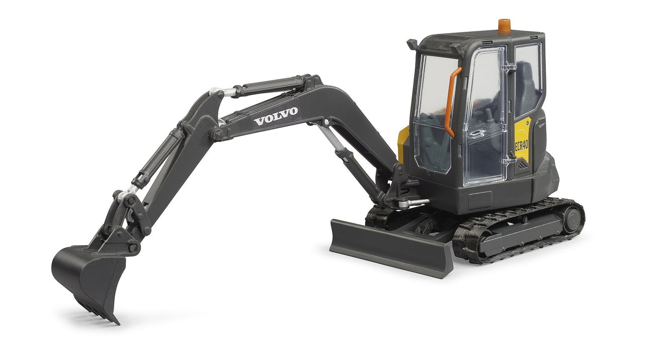 EAN 4001702024659 - BRUDER Volvo Compact Excavator imagen 1