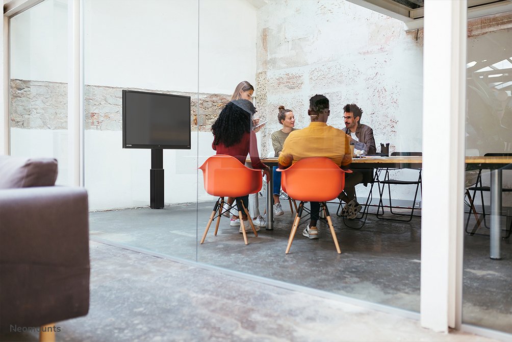 EAN 8717371445867 - Neomounts PLASMA-W2500BLACK soporte para TV 2,54 m (100") Negro imagen 6