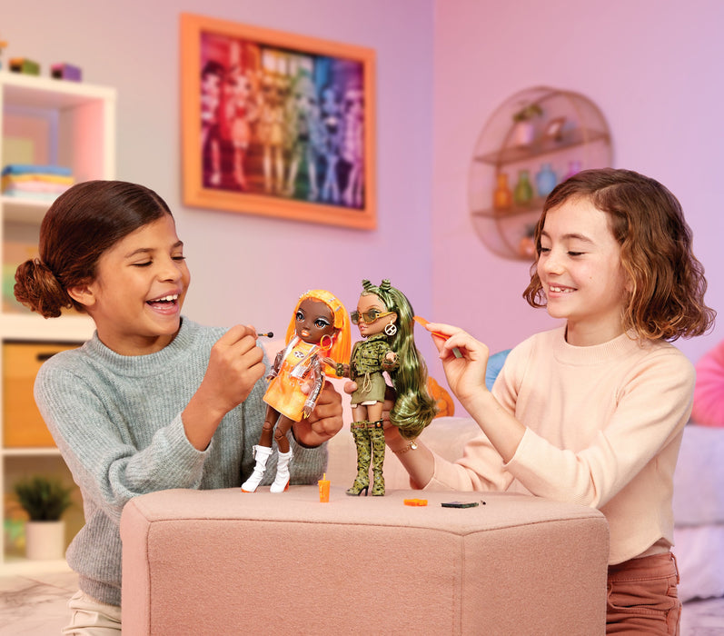 EAN 0035051583127 - Rainbow High Orange Fashion Doll -Michelle St. Charles imagen 12