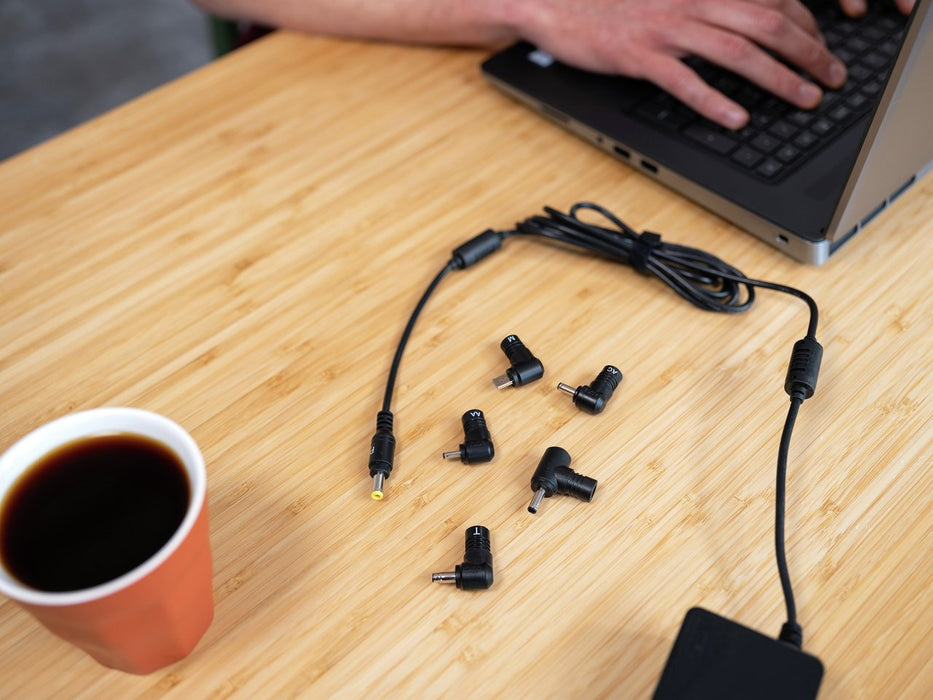 EAN 8713439233940 - Trust 23394 adaptador e inversor de corriente Interior 90 W Negro imagen 8