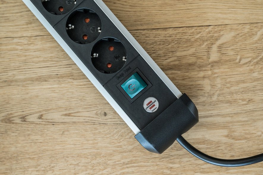 EAN 4007123677375 - Brennenstuhl 1391030400 base múltiple 1,8 m 4 salidas AC Interior Negro, Plata imagen 8