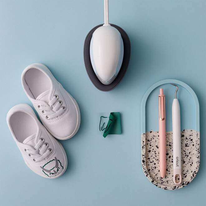 EAN 0093573438875 - Cricut EasyPress Mini, Zen Blue + Everything Iron -On Bundle Azul, Blanco imagen 4