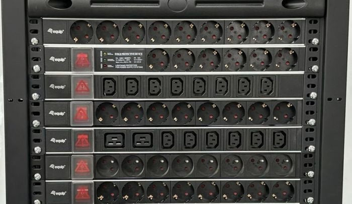 EAN 4015867238813 - Equip 333308 unidad de distribución de energía (PDU) 8 salidas AC 1U Negro, Plata imagen 6