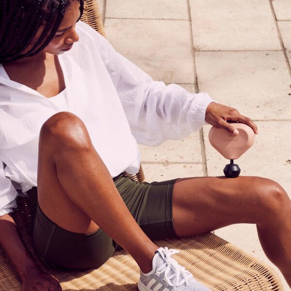 EAN 0810036057714 - Therabody Theragun mini masajeador Universal Beige imagen 4