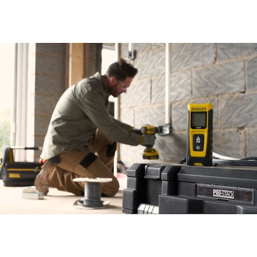 EAN 3253560770655 - Stanley SLM65 Medidor láser de distancias Negro, Amarillo 20 m imagen 17
