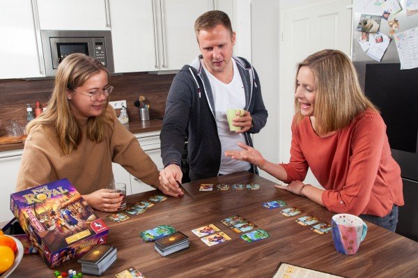 EAN 4250231728914 - Pegasus Spiele Port Royal Big Box Juego de mesa Familia imagen 5