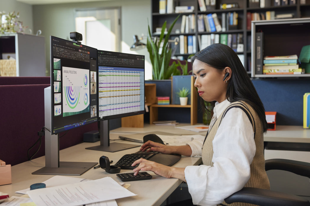 EAN 5715063734575 - HP Poly Voyager Free 60+ UC Black Touchscreen Charge Case for BT700 USB-A Adapter Estuche de carga imagen 1