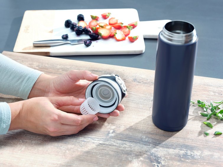 EAN 4006501032751 - Leifheit 03275 taza de viaje 600 ml Negro, Azul Acero inoxidable imagen 4