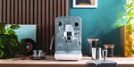 EAN 8017709347017 - Smeg EMC02WHMEU cafetera eléctrica Manual Máquina espresso 1,7 L imagen 33