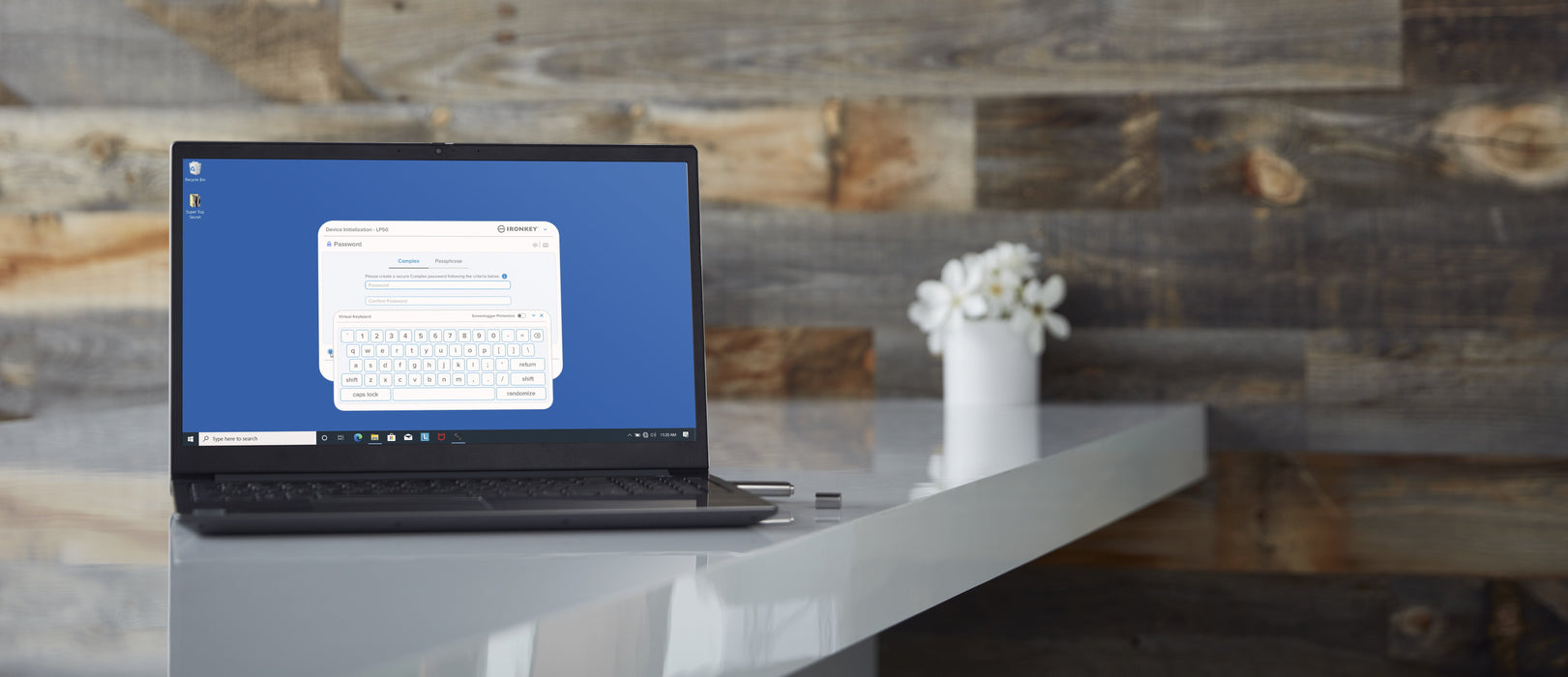 EAN 0740617329360 - Kingston Technology IronKey Locker+ 50 unidad flash USB USB tipo A 3.2 Gen 1 (3.1 Gen 1) Plata imagen 5