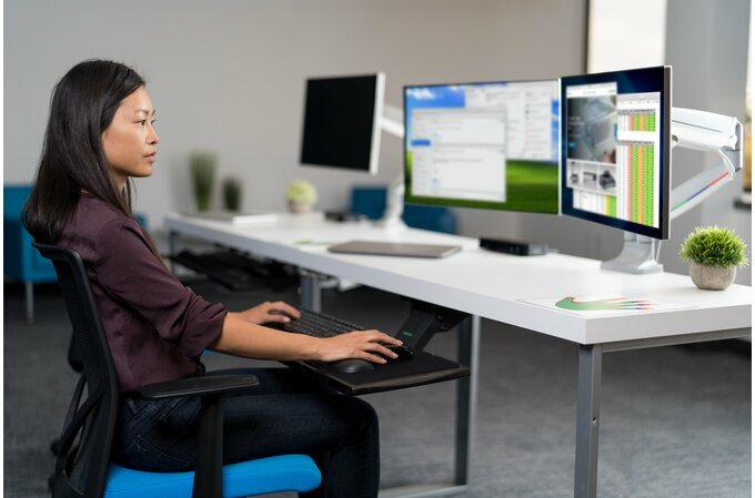 EAN 5028252597135 - Kensington K55471EU soporte para monitor 81,3 cm (32") Escritorio Plata imagen 17