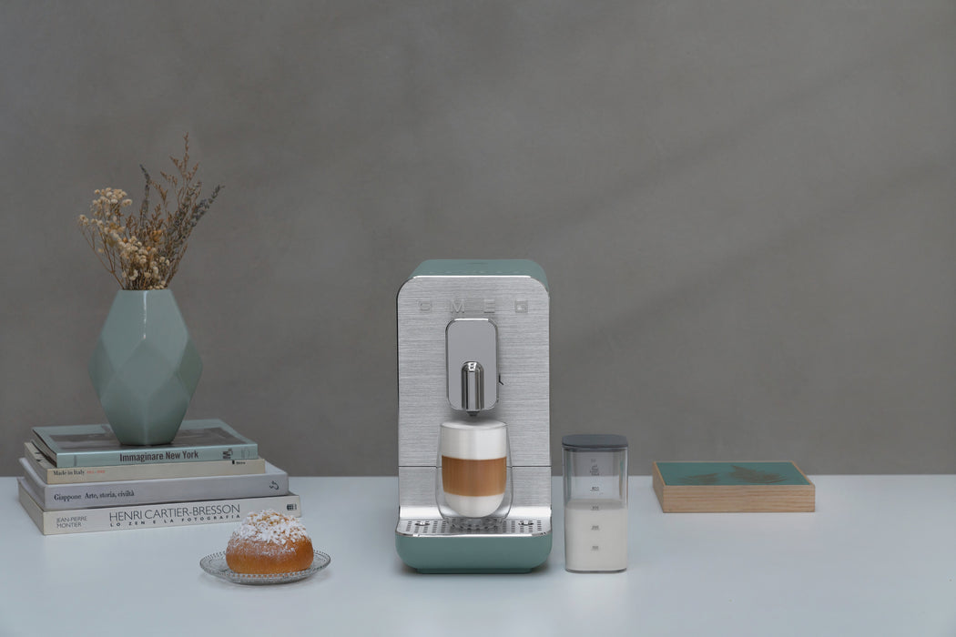 EAN 8017709335014 - Smeg BCC13EGMEU cafetera eléctrica Totalmente automática Máquina espresso 1,4 L imagen 30