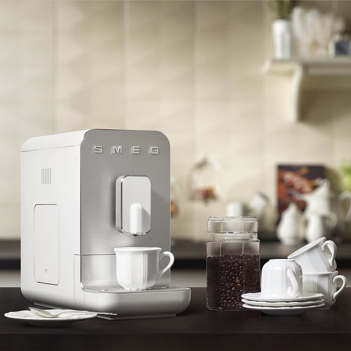 EAN 8017709334819 - Smeg BCC11WHMEU cafetera eléctrica Totalmente automática Máquina espresso 1,4 L imagen 6
