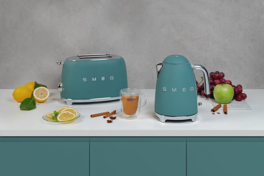 EAN 8017709329617 - Smeg KLF03EGMEU tetera eléctrica 1,7 L 2400 W Cromo, Verde imagen 11