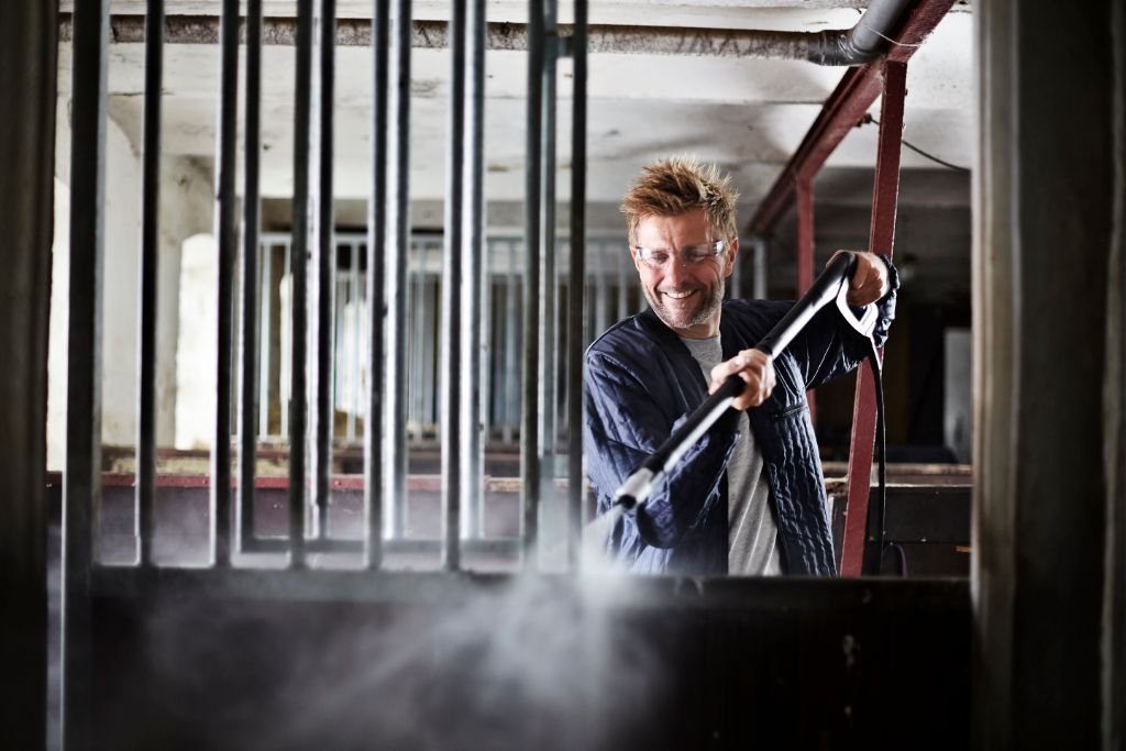 EAN 5715492234097 - Nilfisk Premium 200-15 UK Limpiadora de alta presión o Hidrolimpiadora Vertical Eléctrico 610 l/h 2900 W  imagen 6