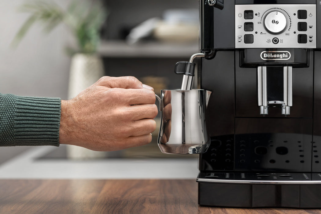 EAN 8004399325036 - De’Longhi Magnifica S ECAM 21.110.B cafetera eléctrica Totalmente automática Máquina espresso 1,8 L imagen 3